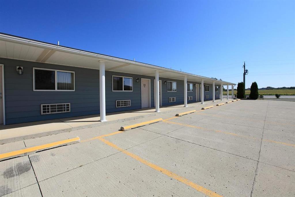 Americas Best Value Inn Suburban Emmetsburg Exterior photo
