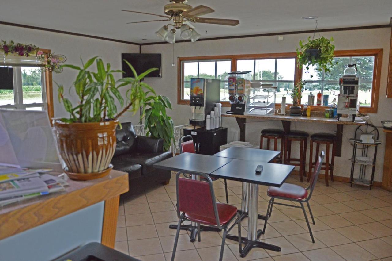 Americas Best Value Inn Suburban Emmetsburg Exterior photo